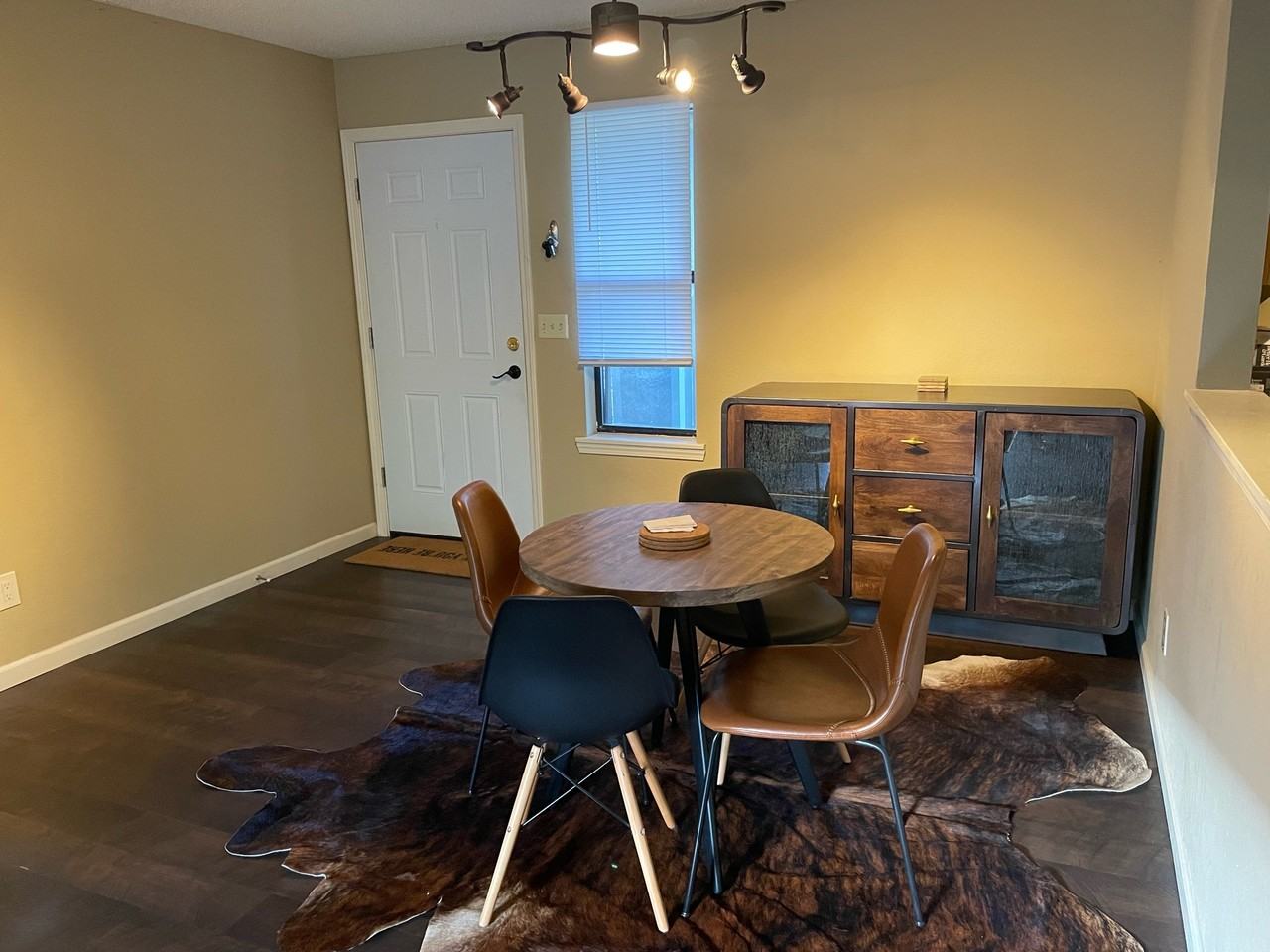 211 Mount Hope Court - Photo 3 of 18