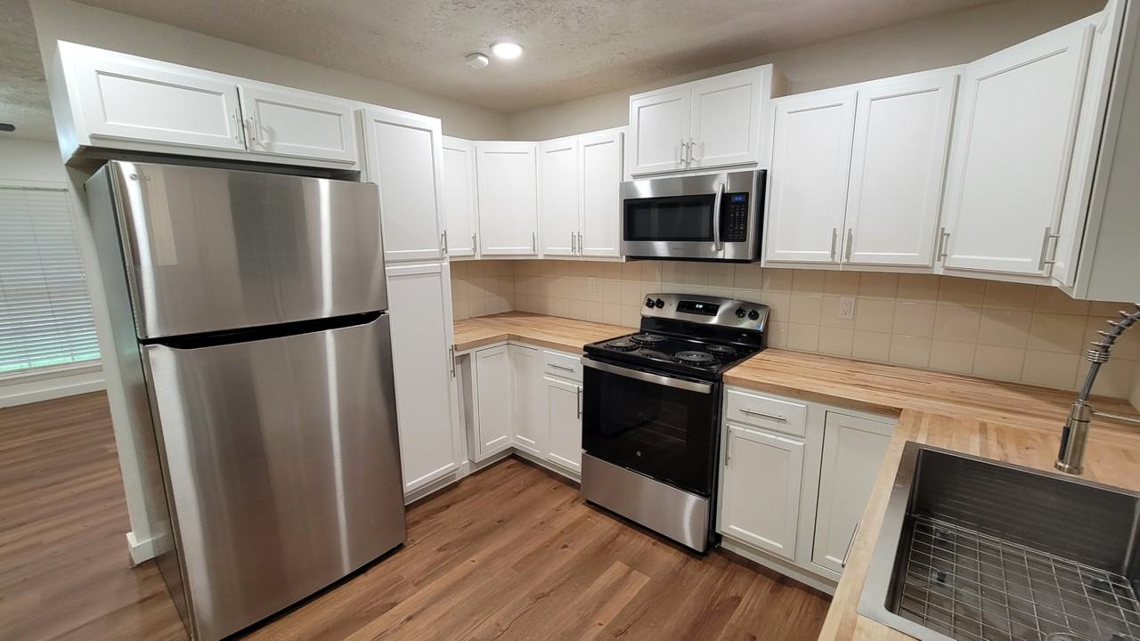 2100 Hill Top Ct #NA - Photo 2 of 16