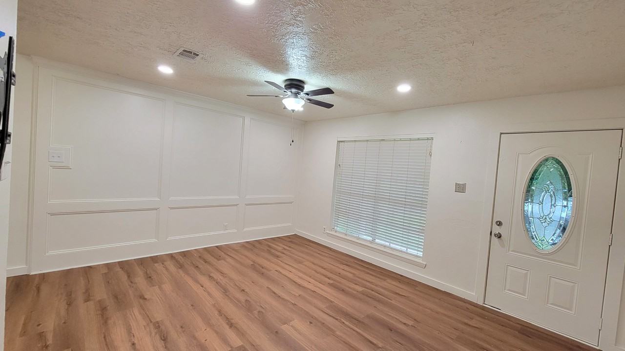 2100 Hill Top Ct #NA - Photo 3 of 16