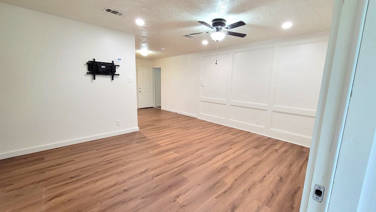 2100 Hill Top Ct #NA - Photo 7 of 16