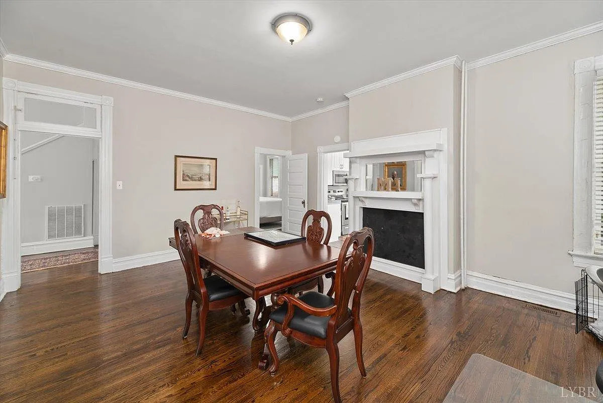 219 Warwick Ln #A - Photo 3 of 30