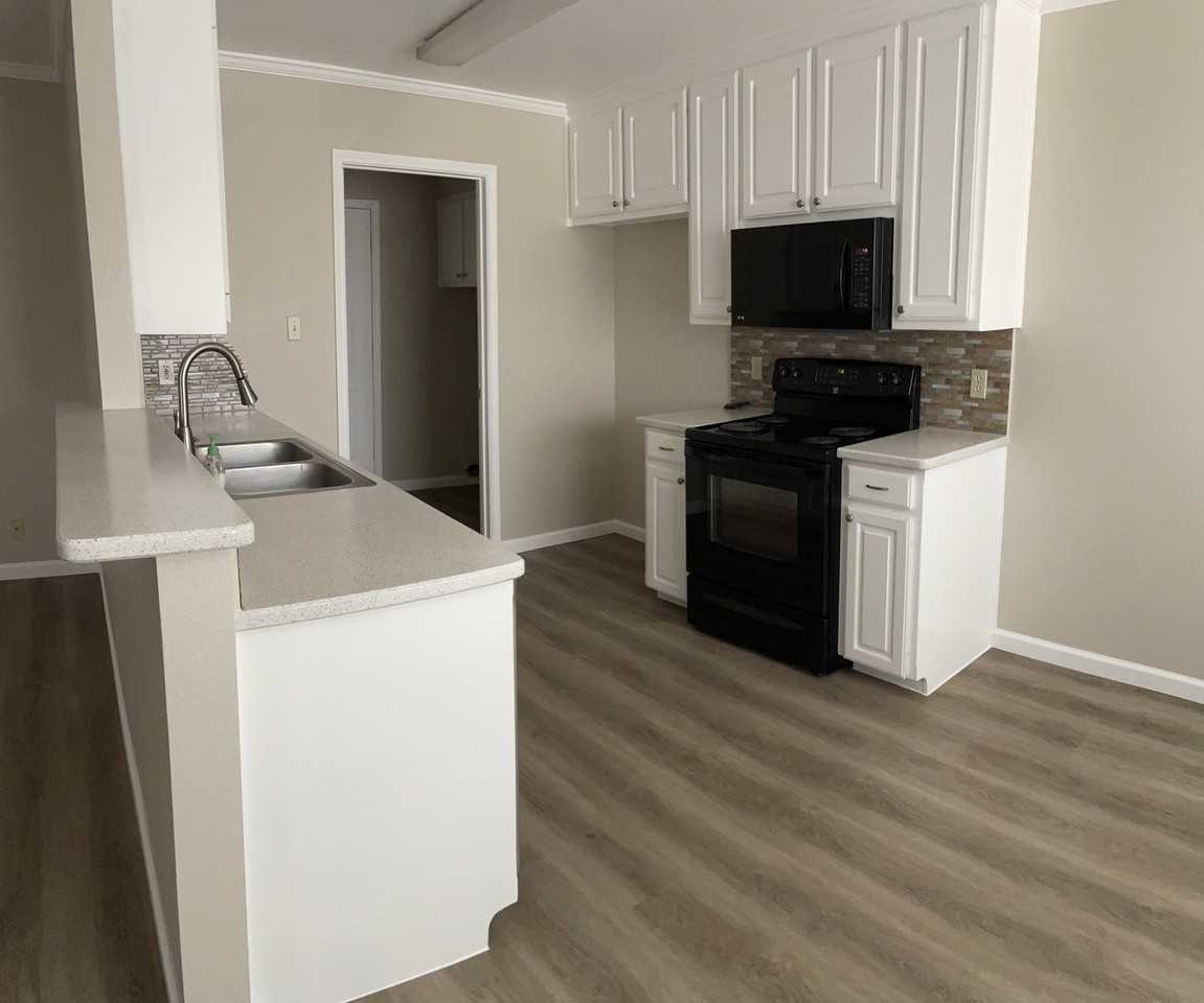 129 Wildwood Ct #D - Photo 2 of 9