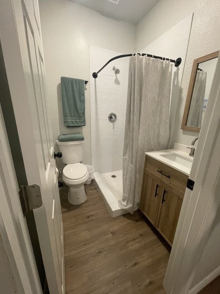 1931 Oxnard Ct #3rdROOM3 - Photo 4 of 6