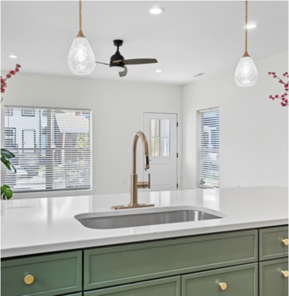 408 Saint Clair Ave #408 - Photo 7 of 34