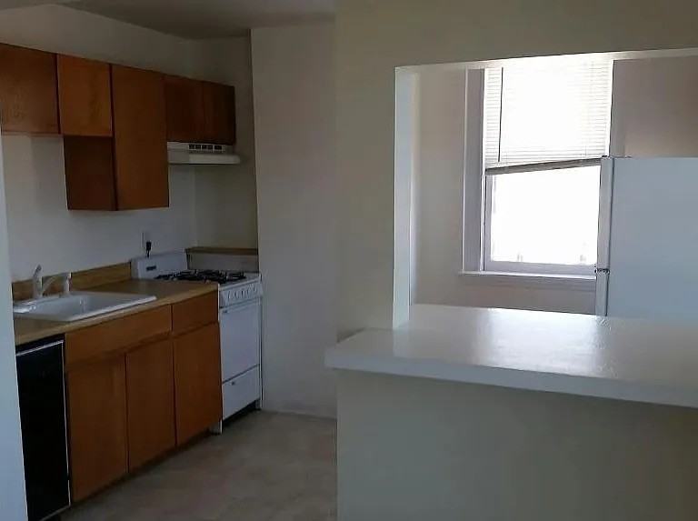 623 N Scott St #2 - Photo 4 of 5