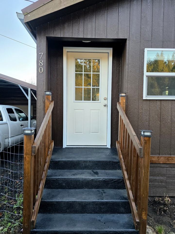 780 Nw Alder St #NA - Photo 2 of 20