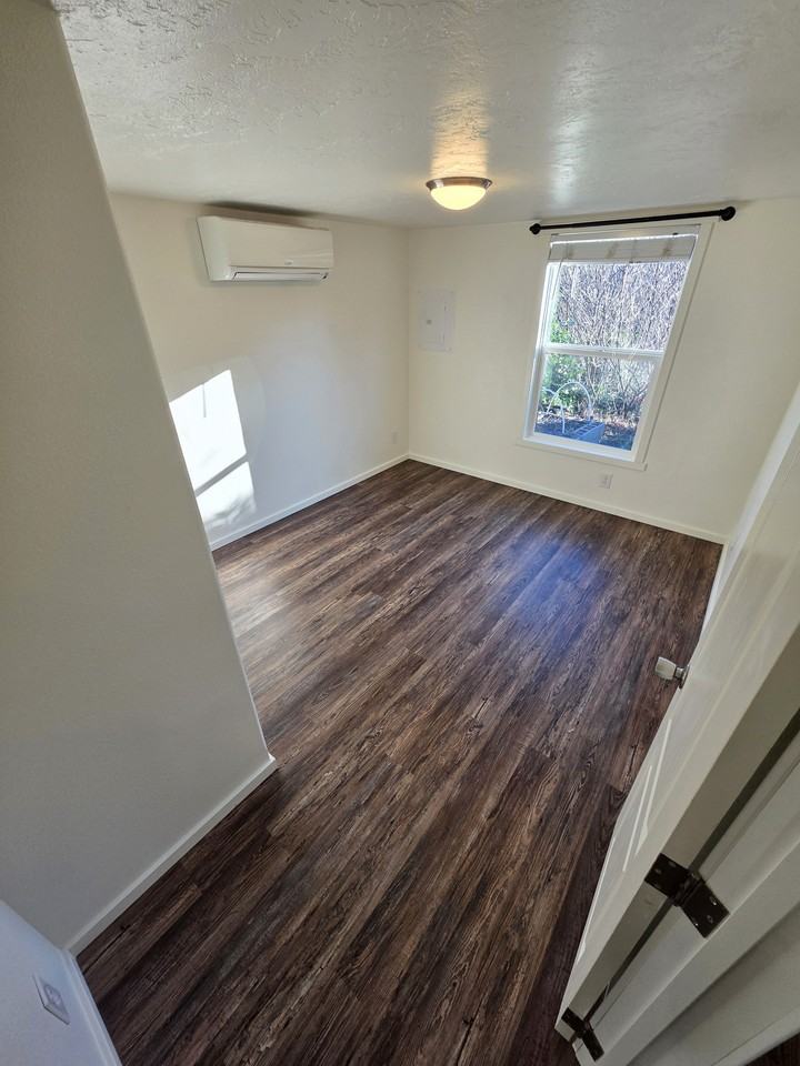 780 Nw Alder St #NA - Photo 6 of 20