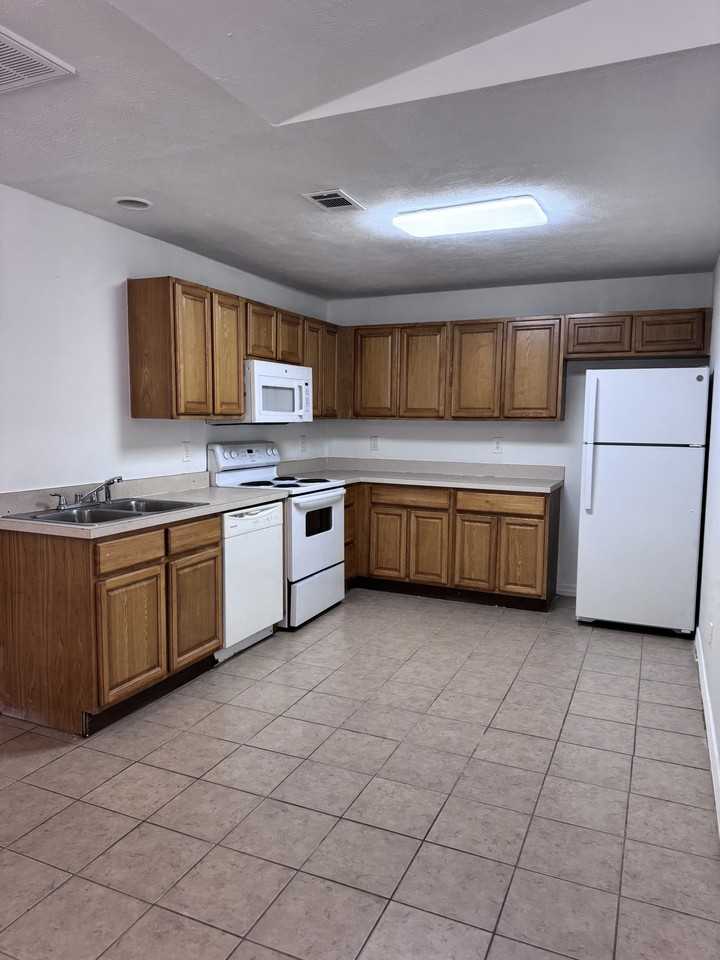 8016 Lowndes Street - Photo 3 of 19