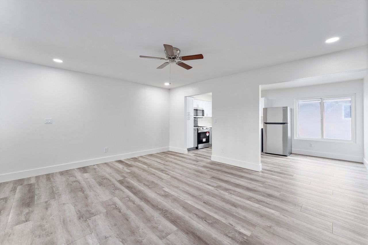 323 14th Street - Photo 3 of 18