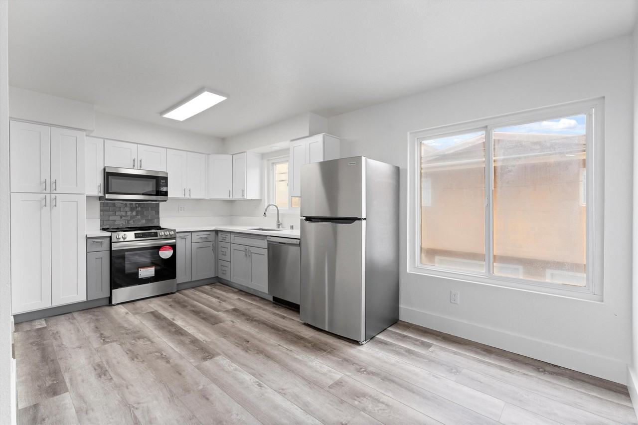 323 14th Street - Photo 4 of 18