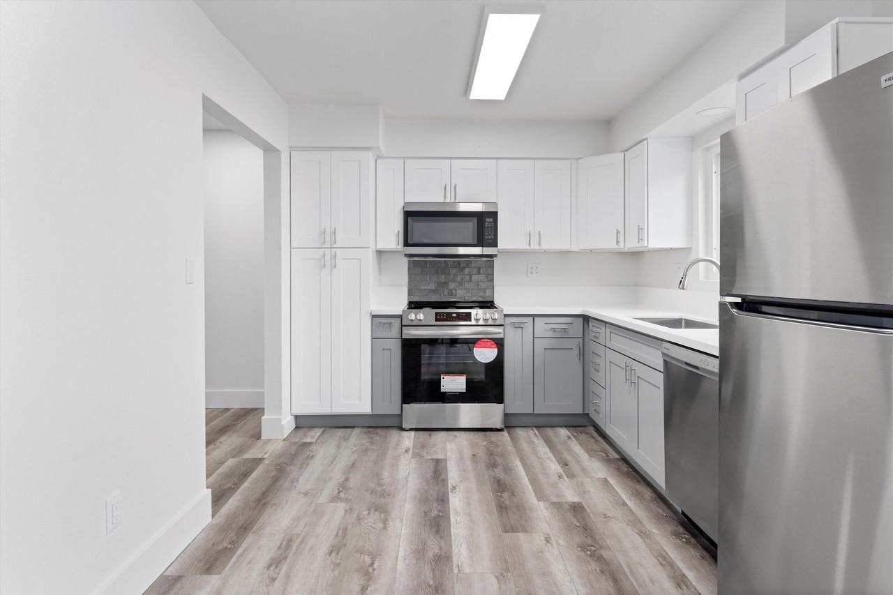 323 14th Street - Photo 5 of 18