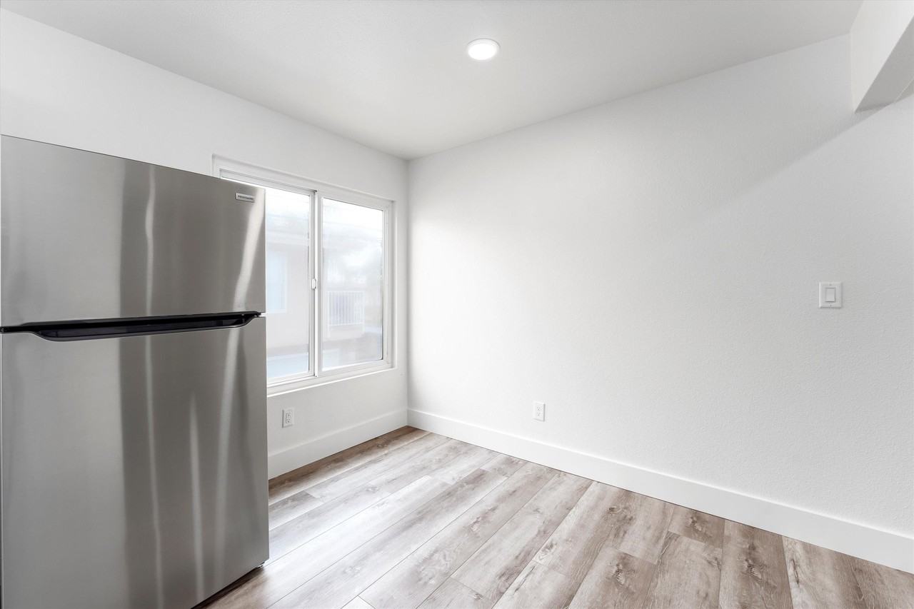 323 14th Street - Photo 7 of 18