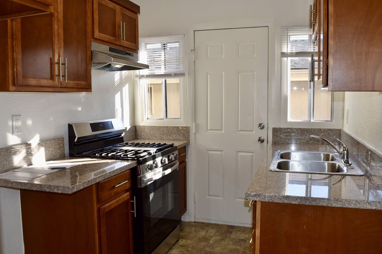 903 Mariposa Street - Photo 6 of 22