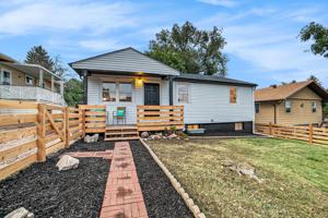 featured image of 720 W Washington St #1