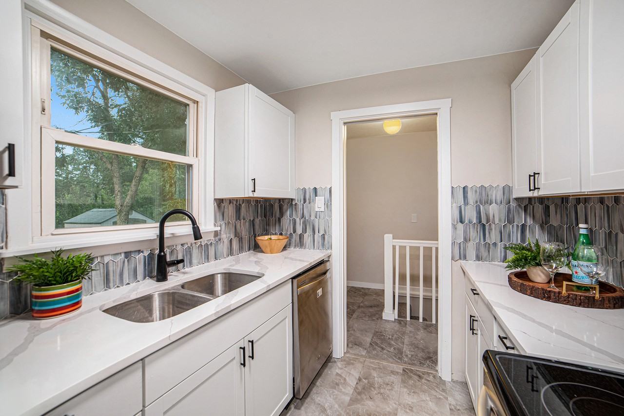 720 W Washington St #1 - Photo 6 of 18