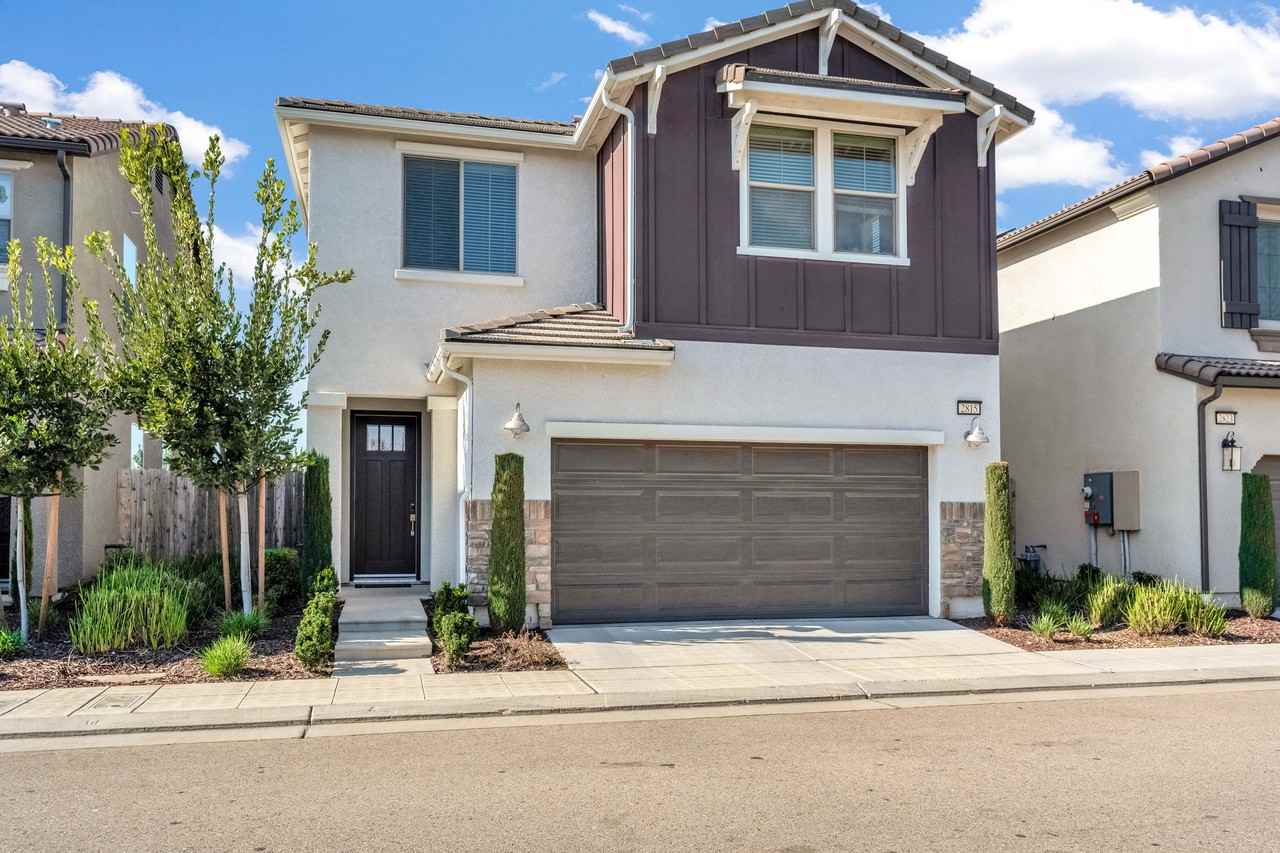 2815 N Leya Dr #1 - Photo 2 of 35