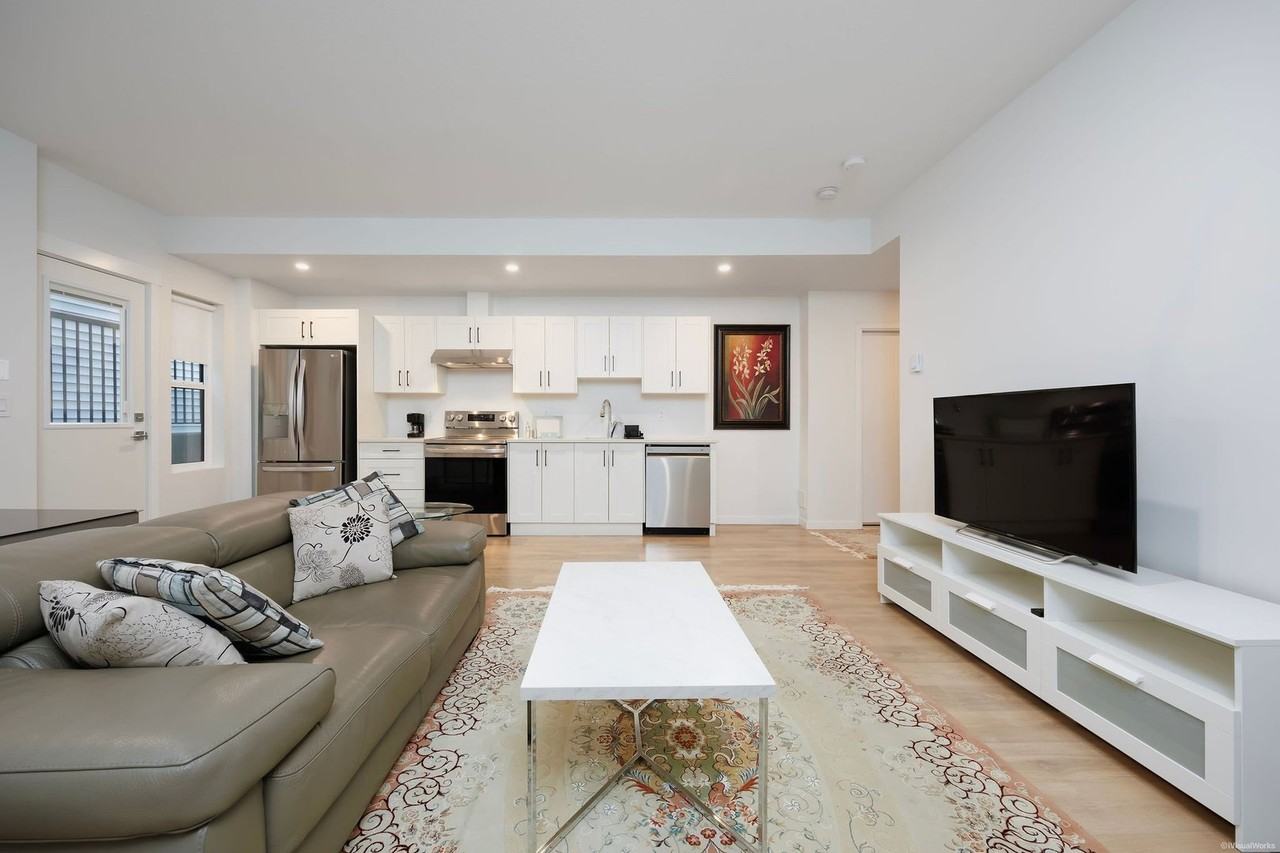 1462 Mitchell St - Photo 4 of 10