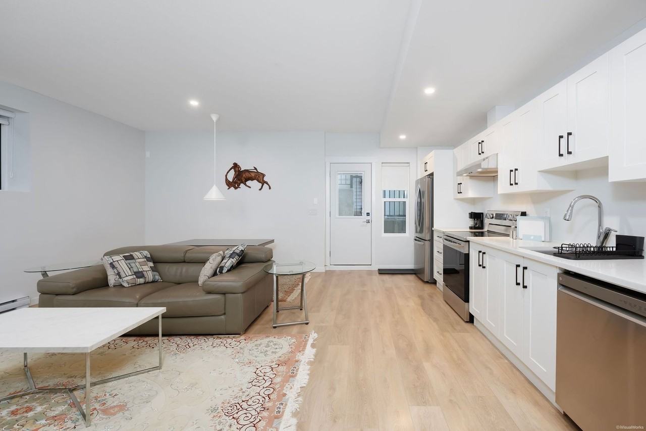 1462 Mitchell St - Photo 5 of 10