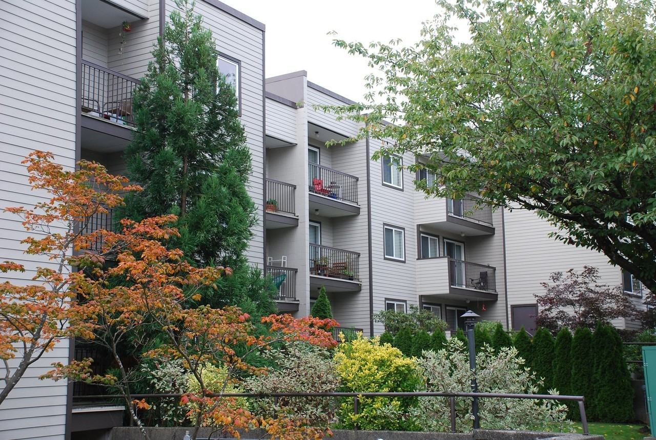 1323 71st Ave W - Photo 3 of 9