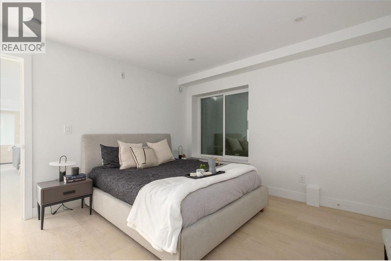 432 1st St E - Photo 3 of 11