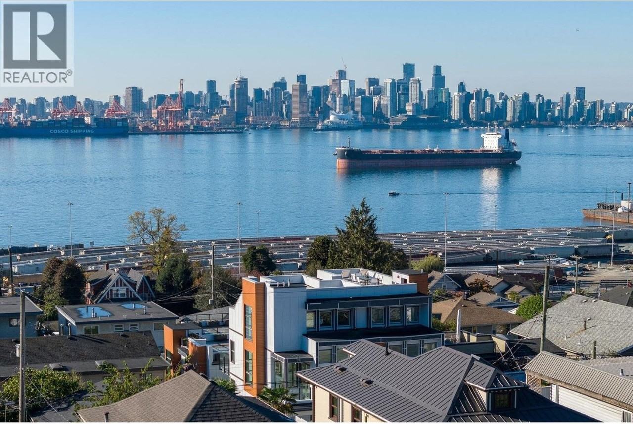 432 1st St E - Photo 4 of 11