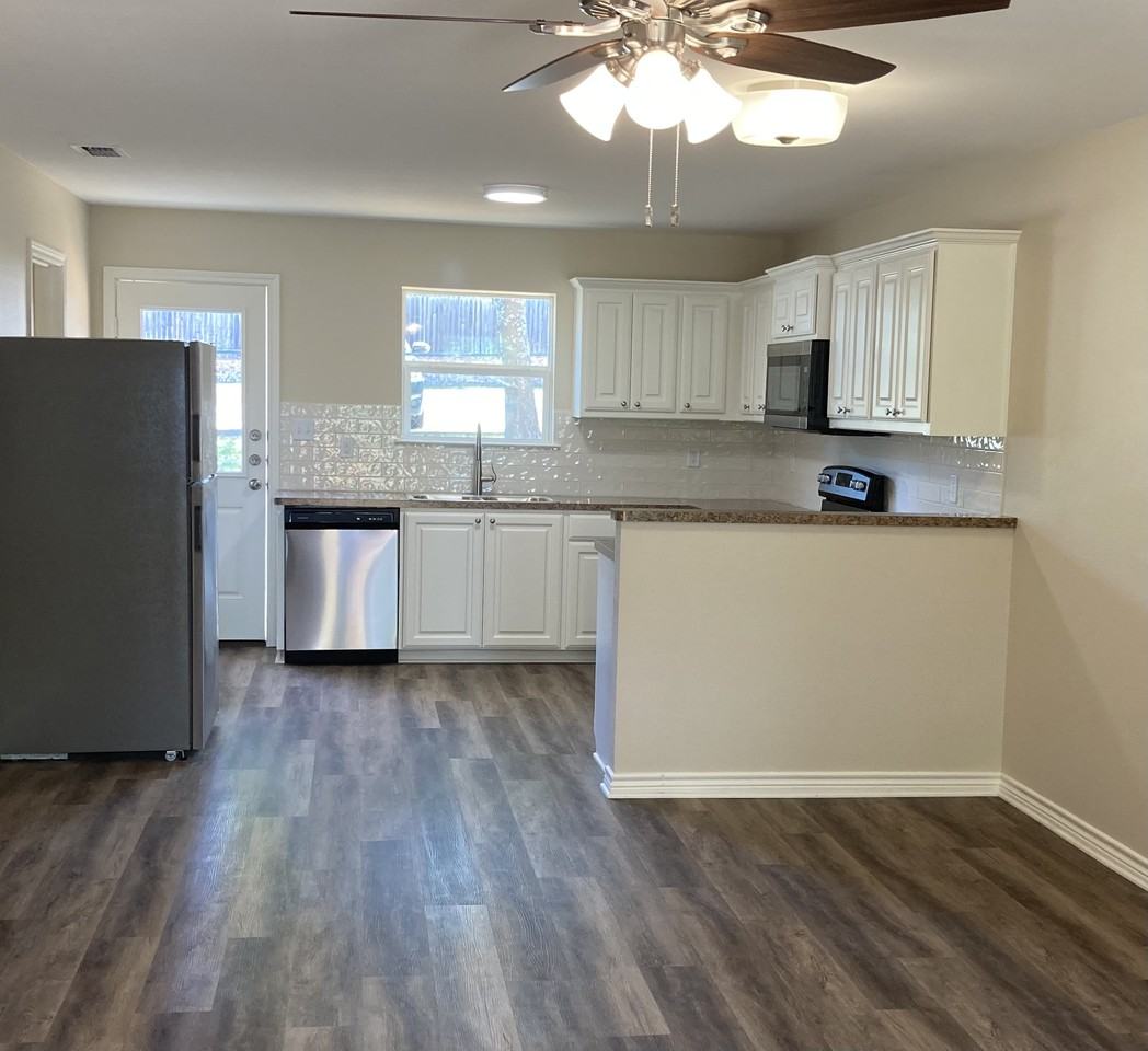 1004 S Porter Ave #1004 - Photo 3 of 9