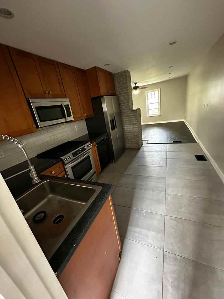 327 N Clarendon Ave #A - Photo 4 of 12