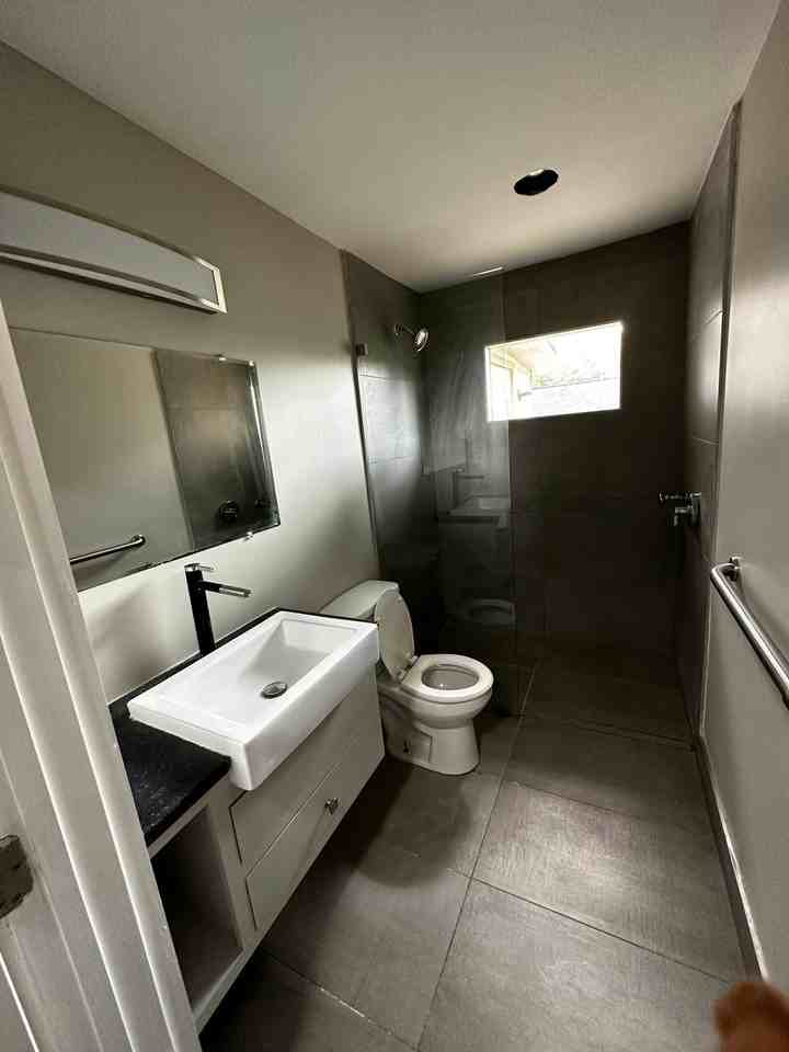 327 N Clarendon Ave #A - Photo 5 of 12