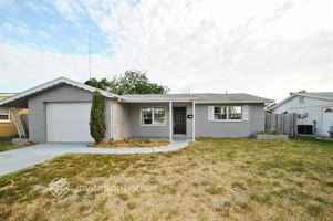 featured image of 3041 Holiday Lake Dr