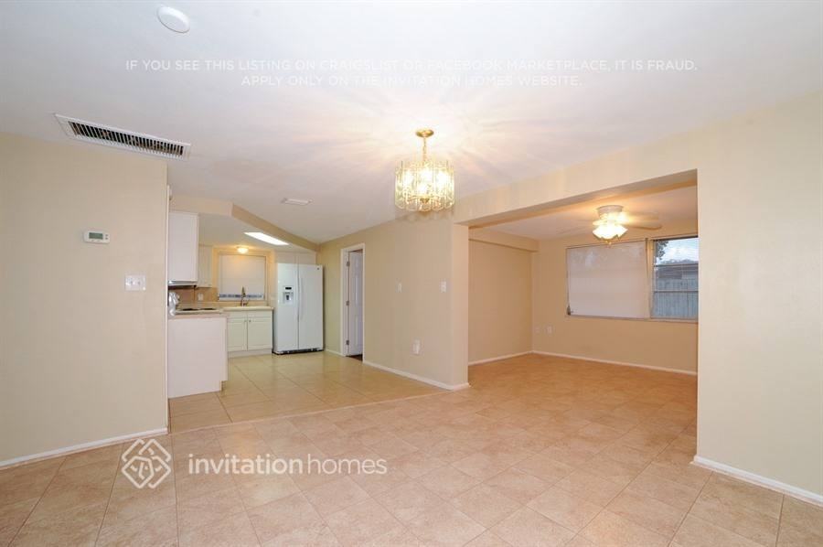 3041 Holiday Lake Dr - Photo 4 of 21