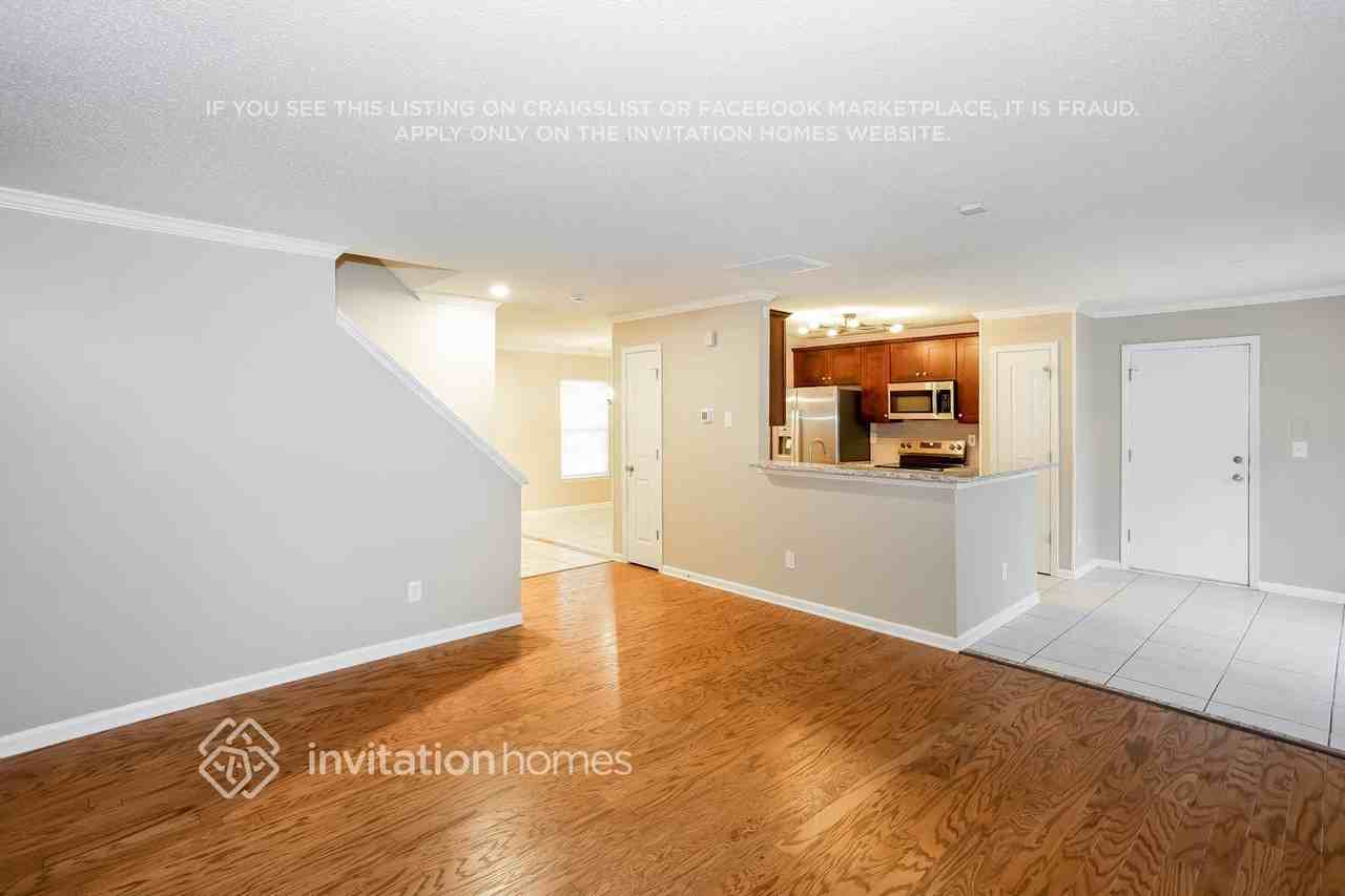 8138 Chatham Oaks Dr - Photo 7 of 18