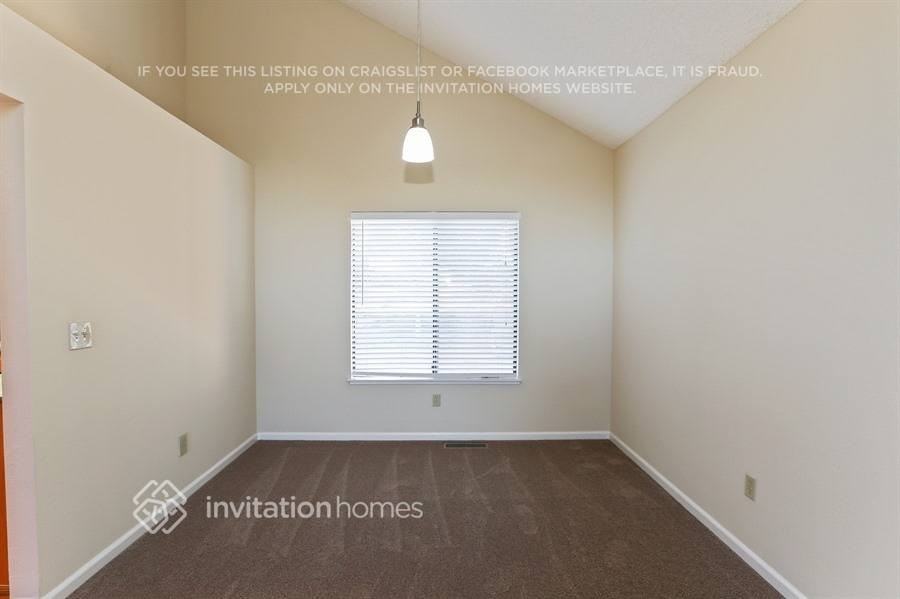 3855 Rockford Dr - Photo 4 of 12