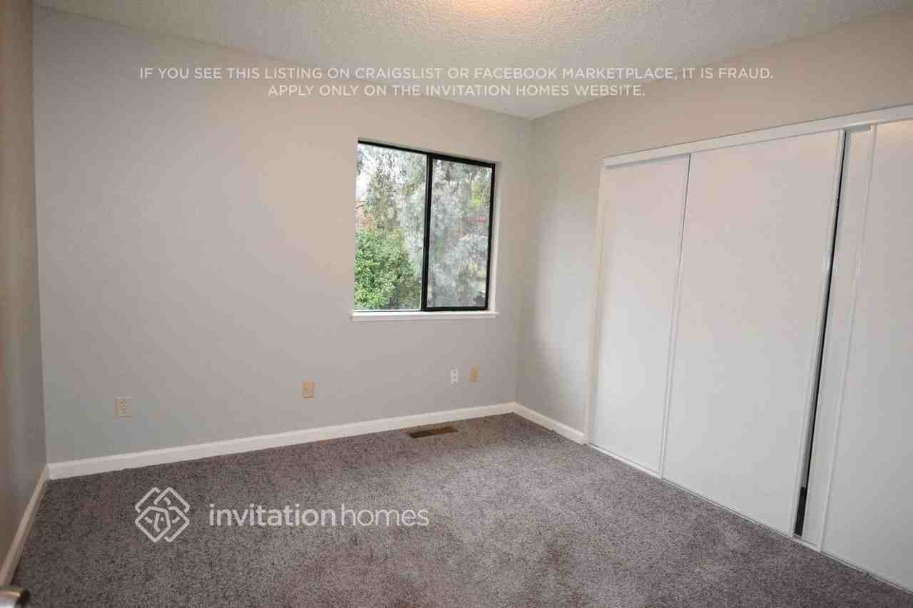 3855 Rockford Dr - Photo 7 of 12