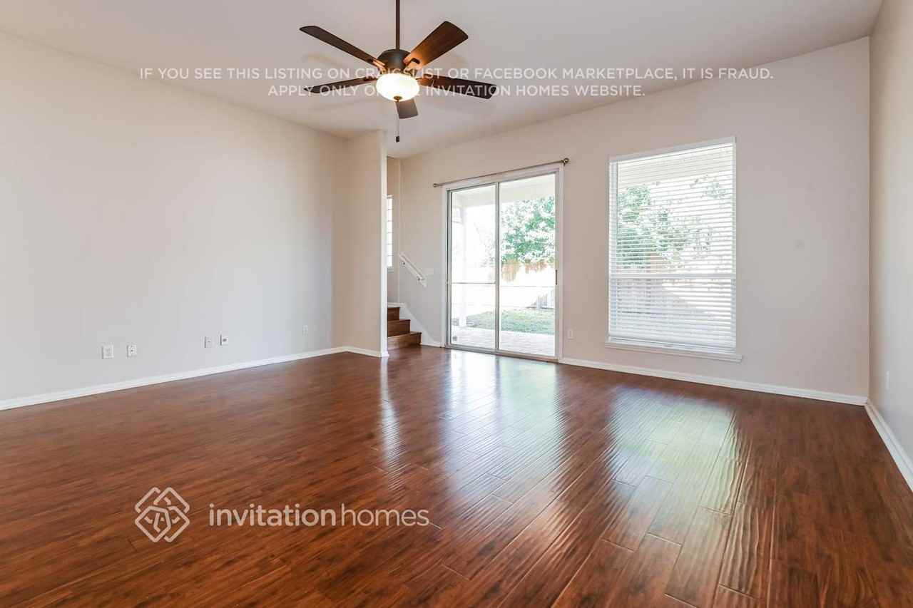 12787 Ellis Island Dr - Photo 2 of 15