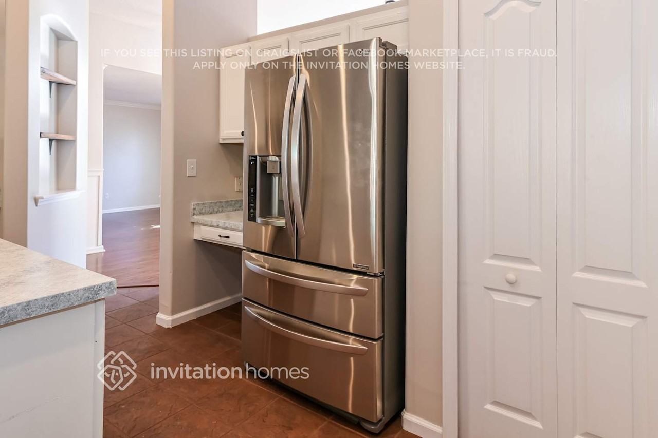 12787 Ellis Island Dr - Photo 5 of 15