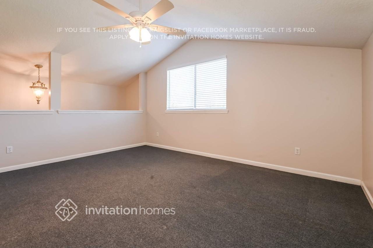 12787 Ellis Island Dr - Photo 7 of 15