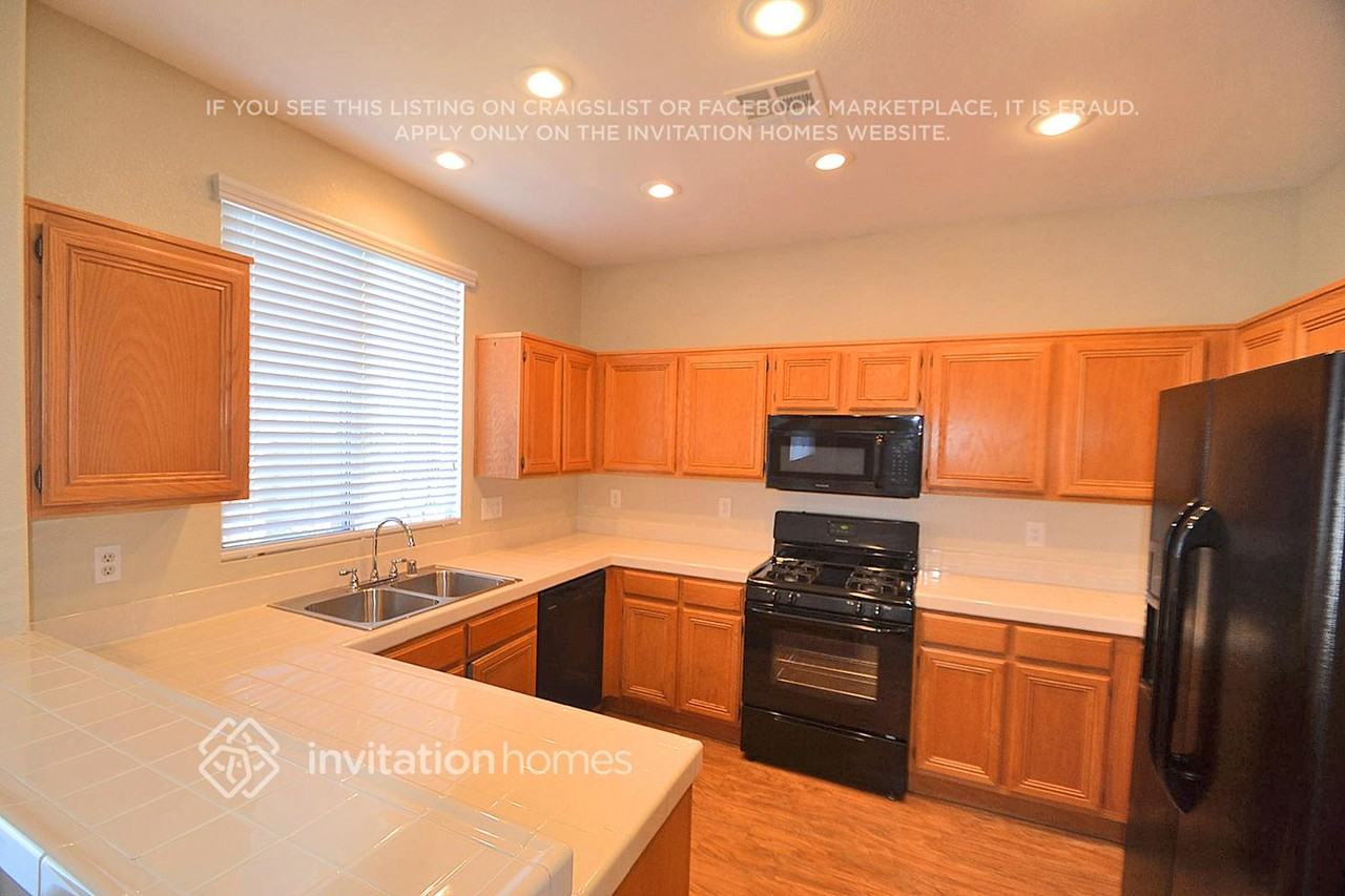 1620 Remembrance Hill St - Photo 6 of 16