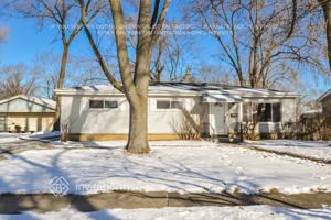 featured image of 724 W James St