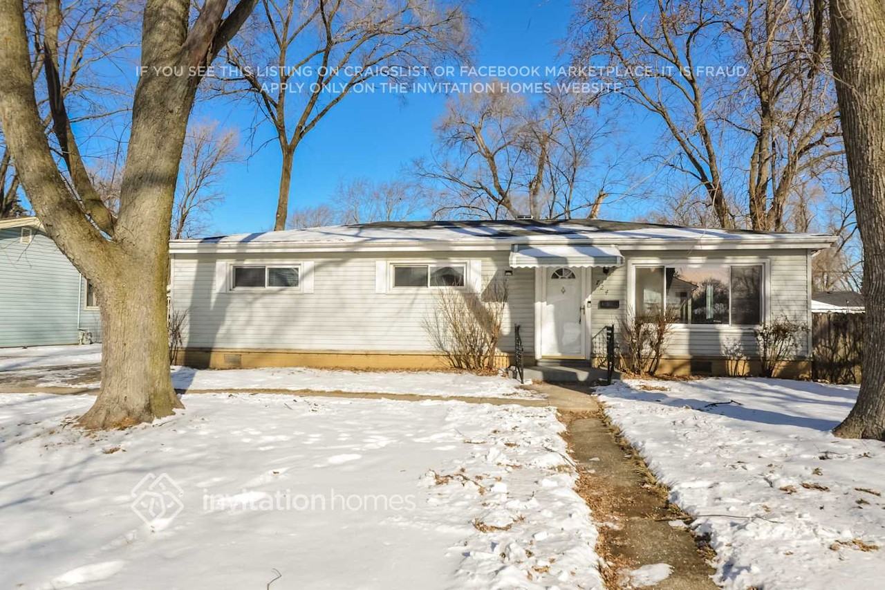 724 W James St - Photo 3 of 17