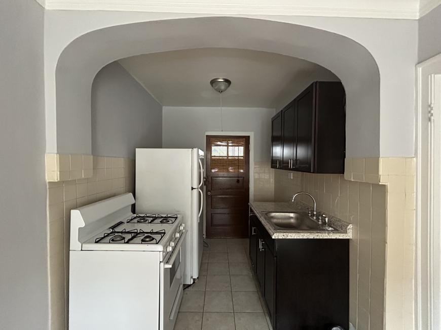 4628 N Wolcott Ave - Photo 3 of 9