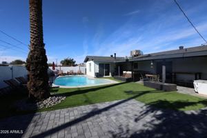 featured image of 1011 W Elna Rae St