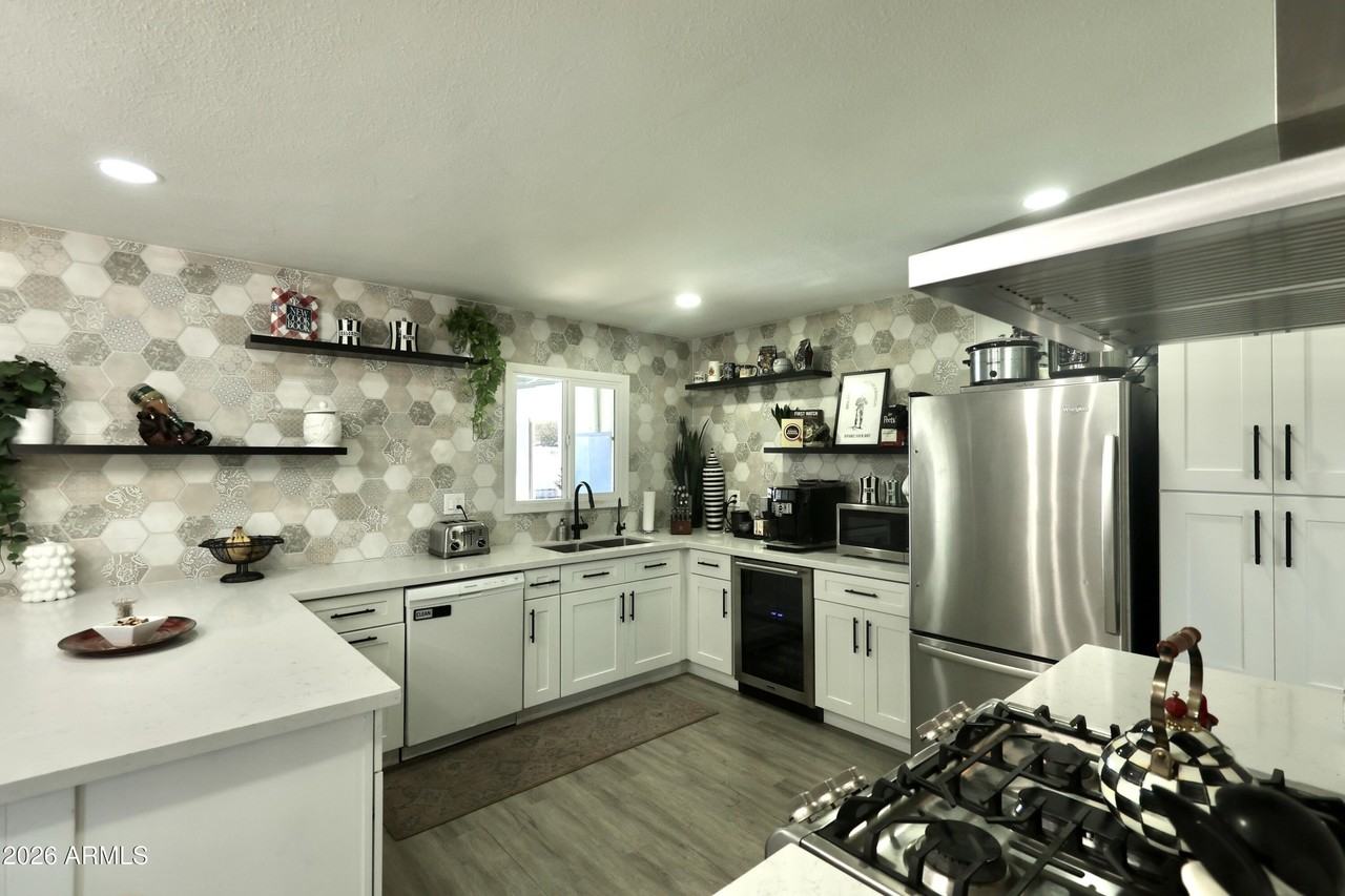 1011 W Elna Rae St - Photo 5 of 32