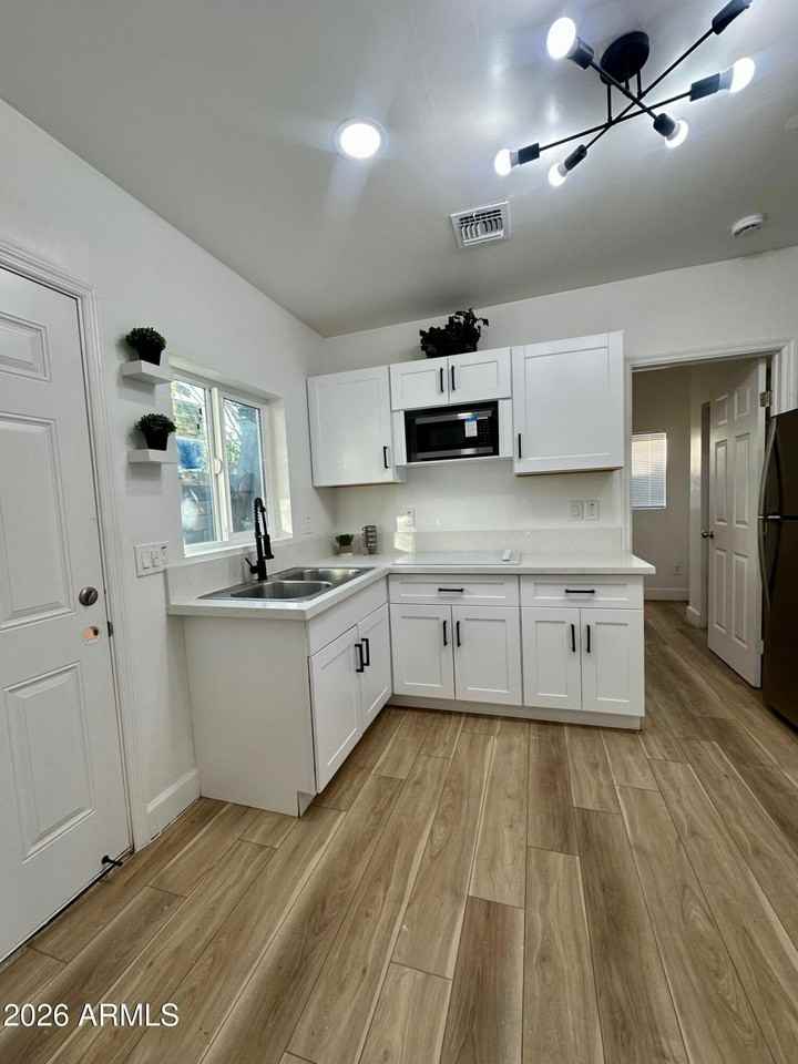 3125 E Oak St #2 - Photo 4 of 22