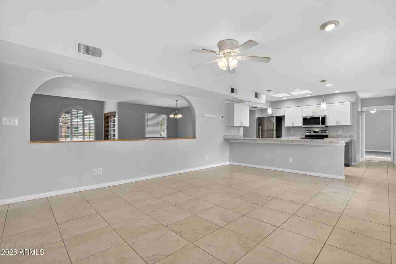 6843 E Redfield Rd - Photo 7 of 48