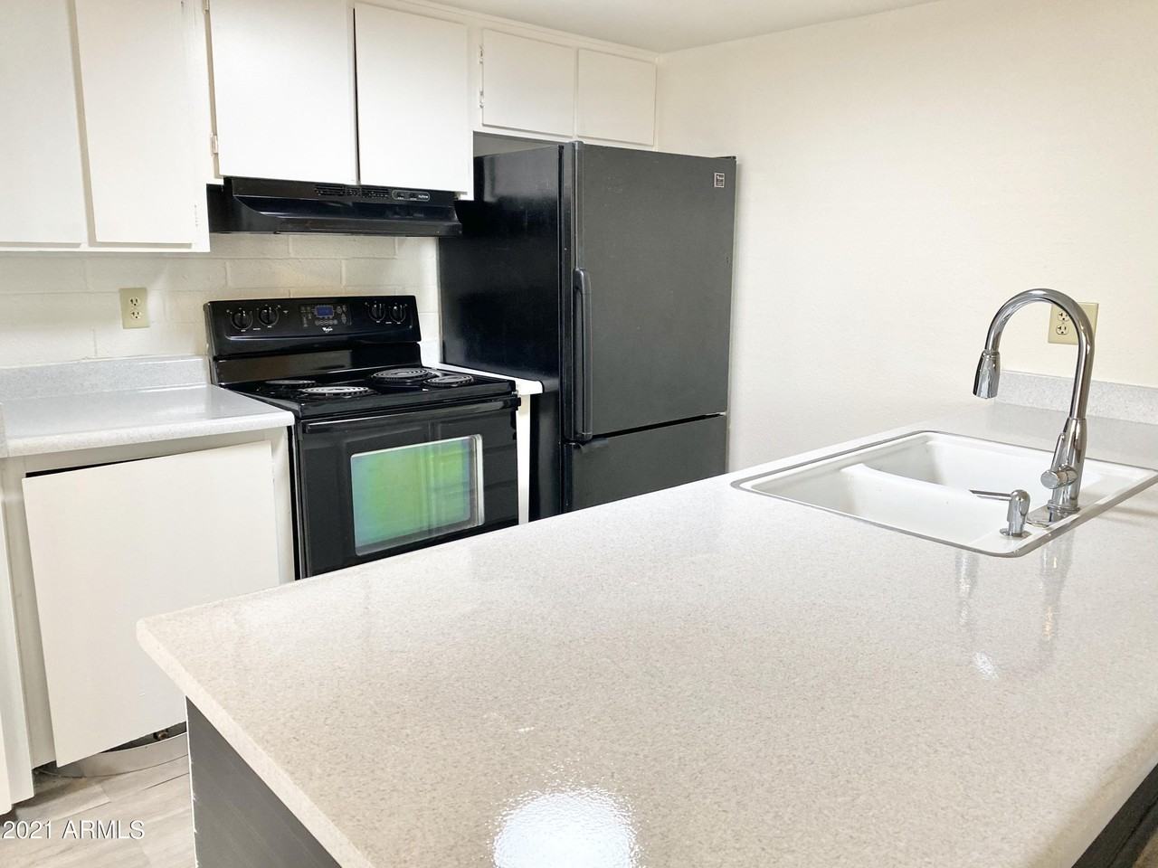 8529 E Portland St - Photo 5 of 21