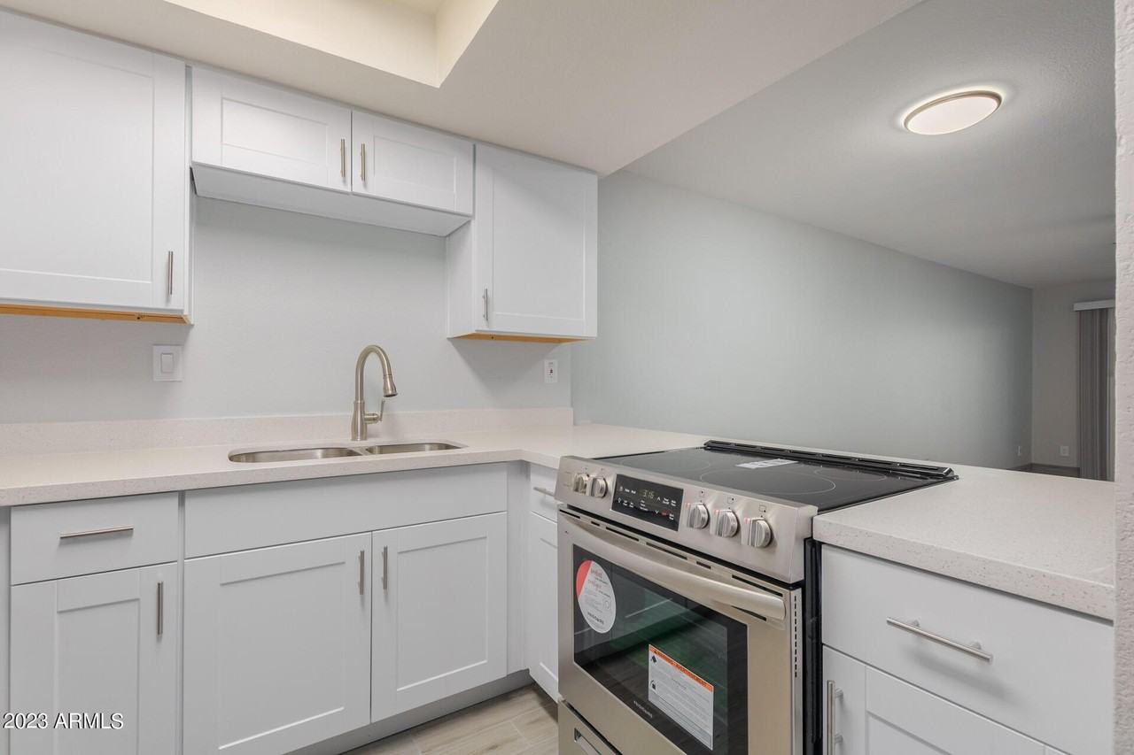 11040 N 28th Dr Unit 130 #130 - Photo 5 of 25