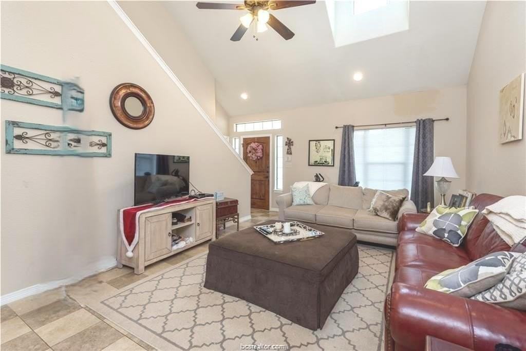 1708 Boardwalk Ct - Photo 3 of 15