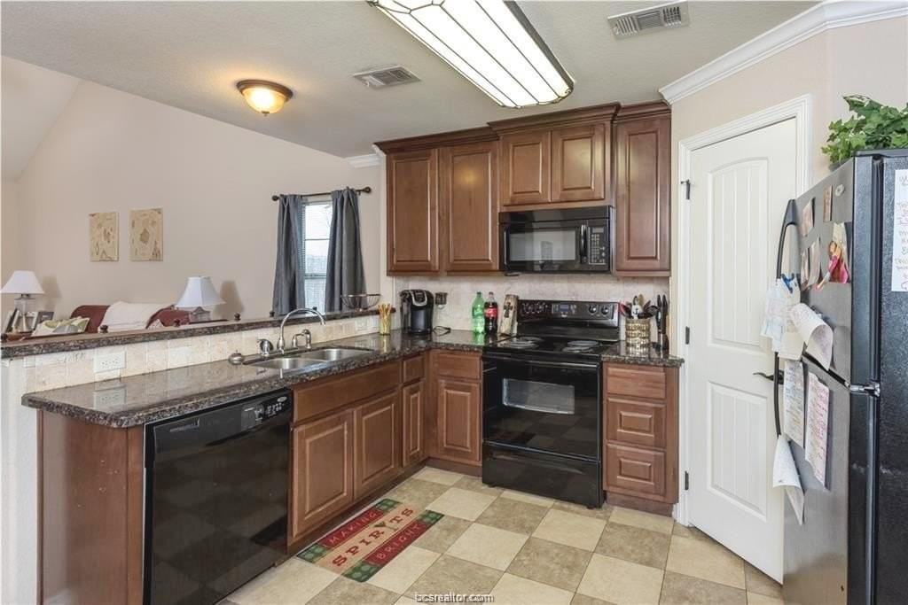 1708 Boardwalk Ct - Photo 4 of 15