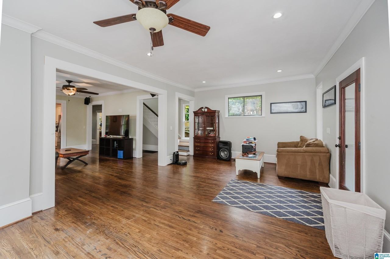 2810 Rhodes Cir S - Photo 7 of 24