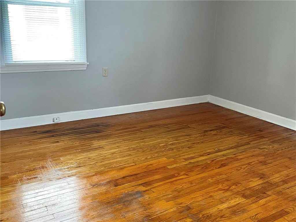 560 Beecher St - Photo 5 of 6